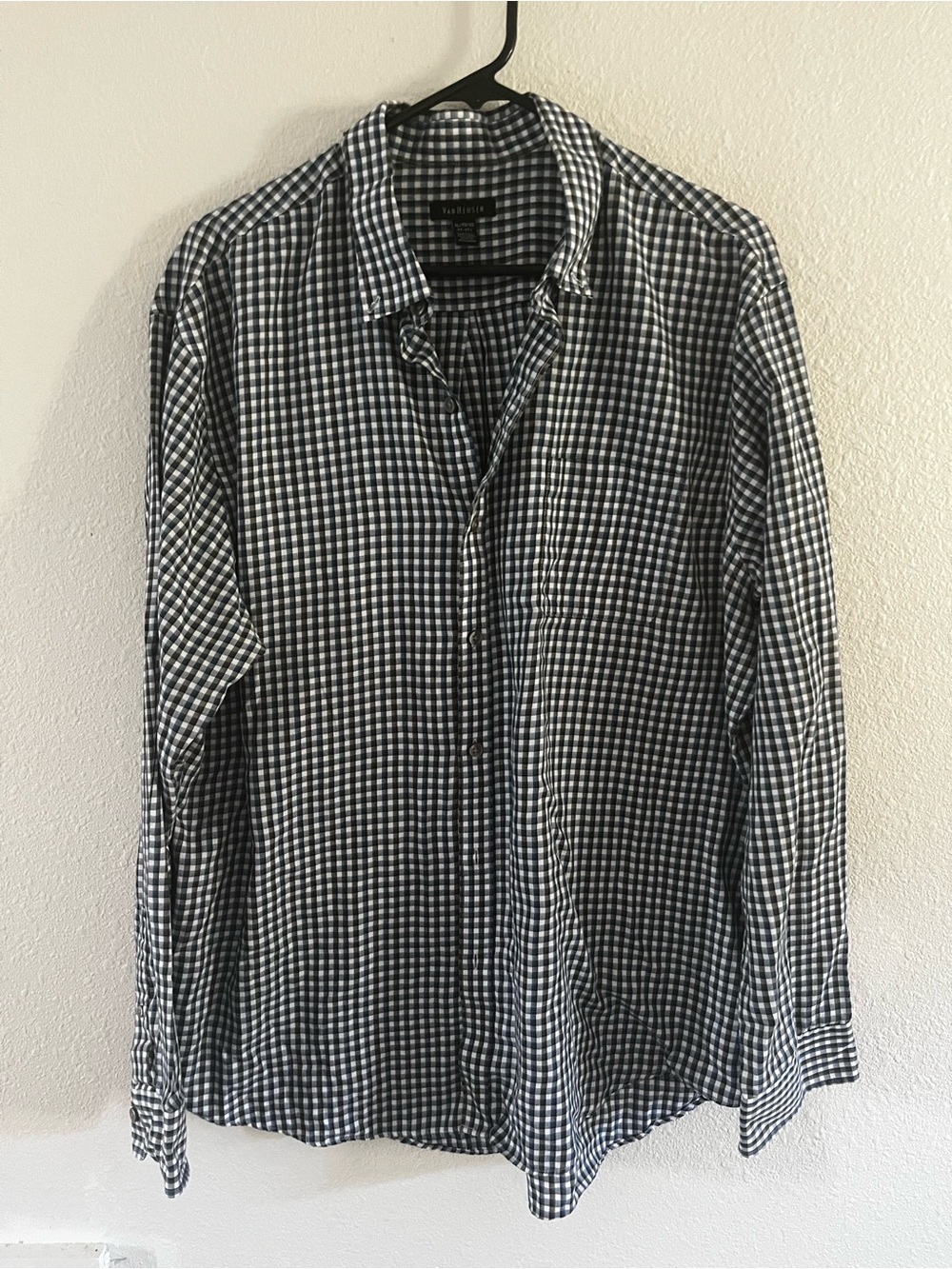 Van Heusen Dress Shirt XL Black, Blue Plaid Button up Cotton Blend Long sleeves